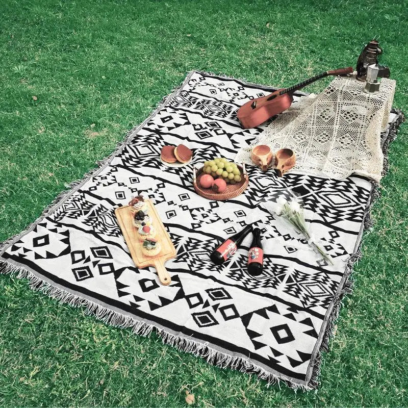 Camping Picnic Blanket Tribal Blankets Indian Outdoor Rugs Boho Decorative Bed Blankets Plaid Sofa Mats Travel Rug Tassels Linen