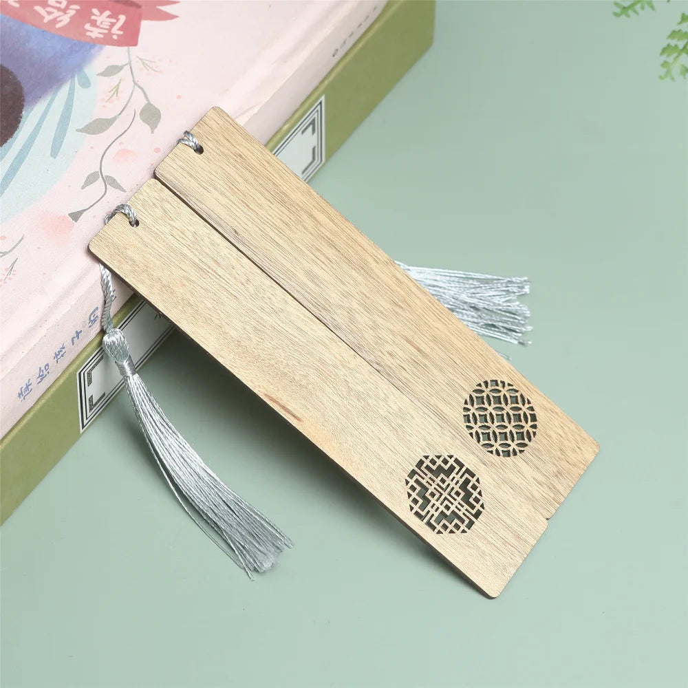 Retro Wooden Bookmarks Hollow Carved Aesthetic Stationery Gifts For Reading Lovers Book Accessories Students Reading Marks